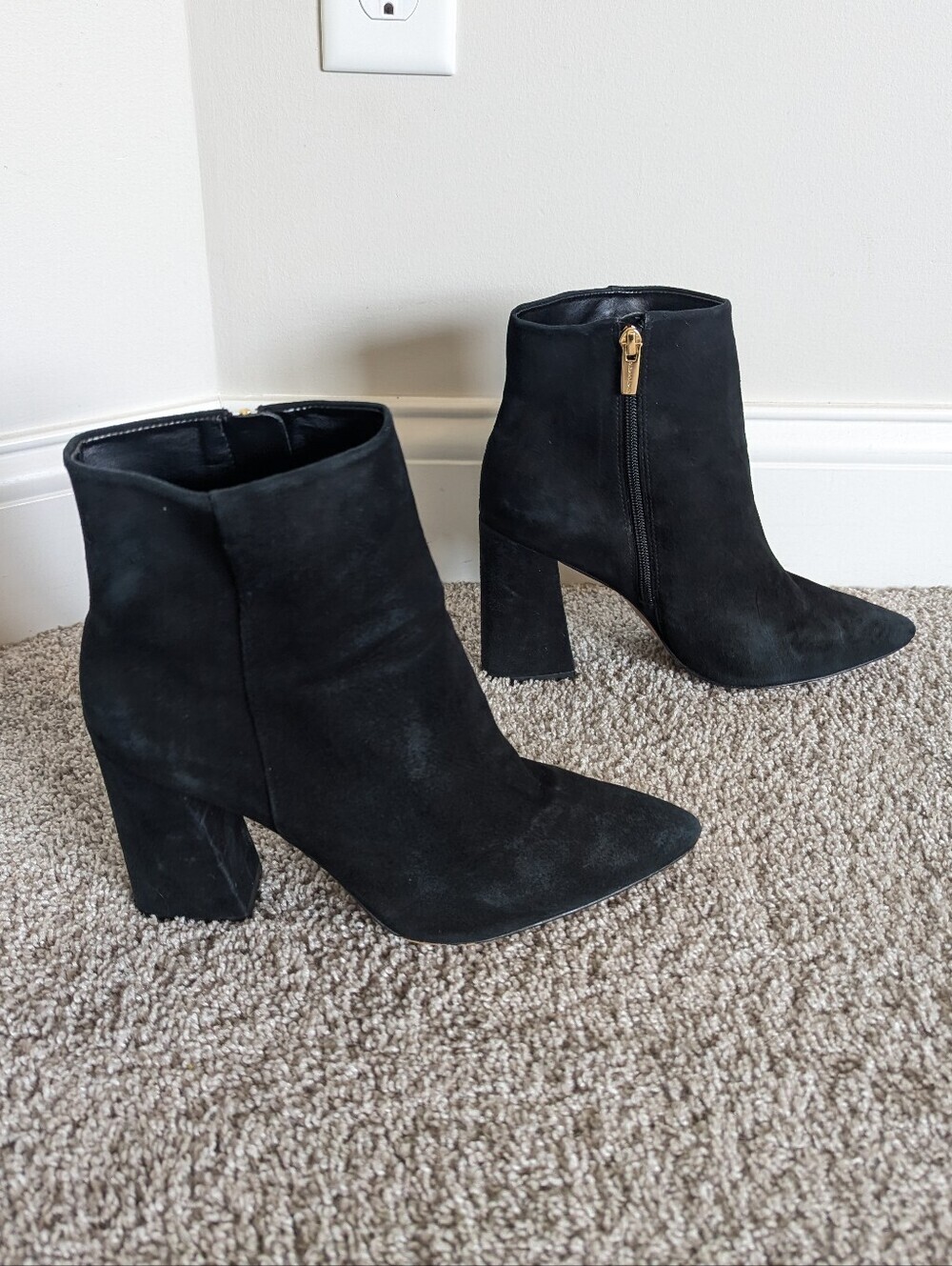 Vince Camuto Thelmin Heeled Ankle Boots - Black Suede sz 11